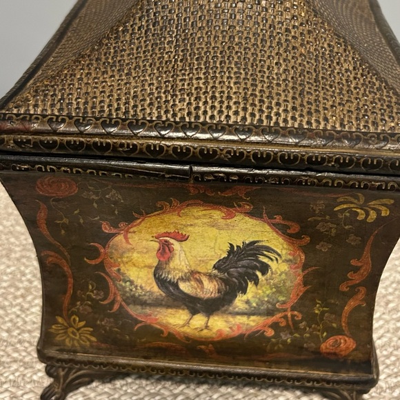 Vintage Farmhouse Rooster Decorative Box
Lift-off Lid - Picture 6 of 10